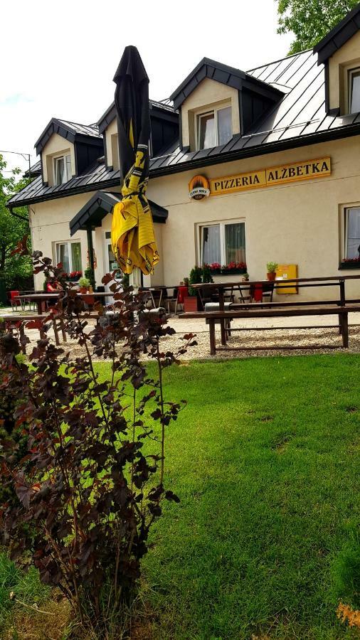 Hotel Pizzeria Alzbetka Strecno Exterior foto